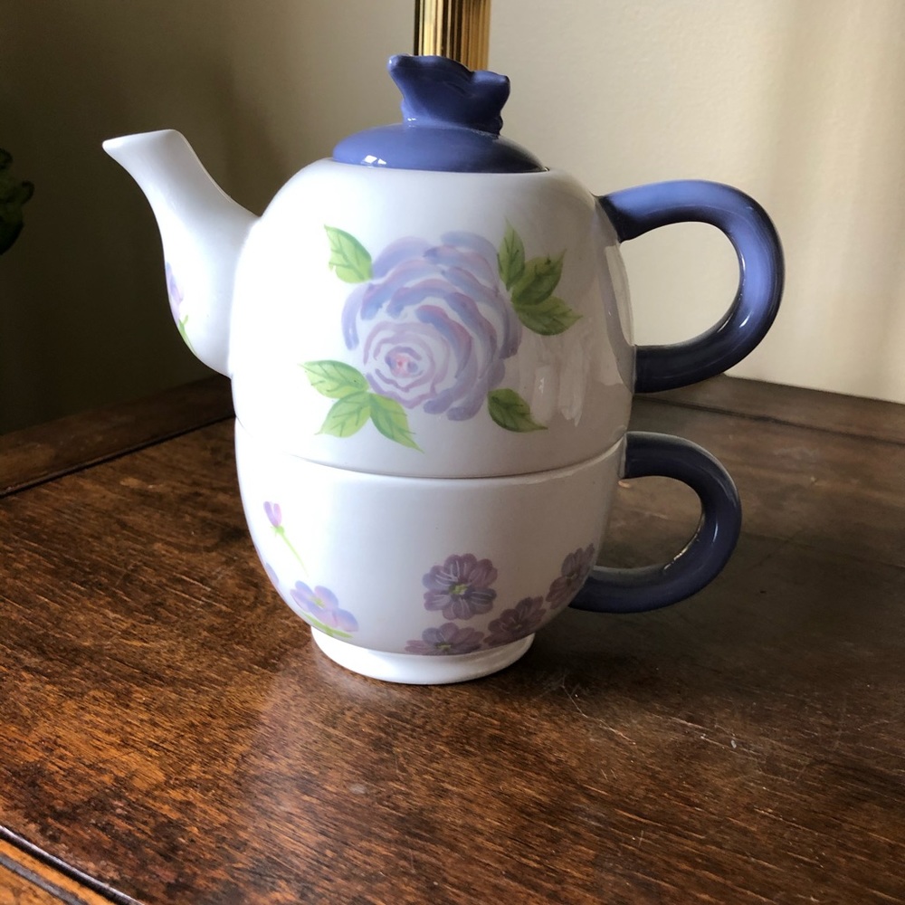 Cute teapot for one with cup!